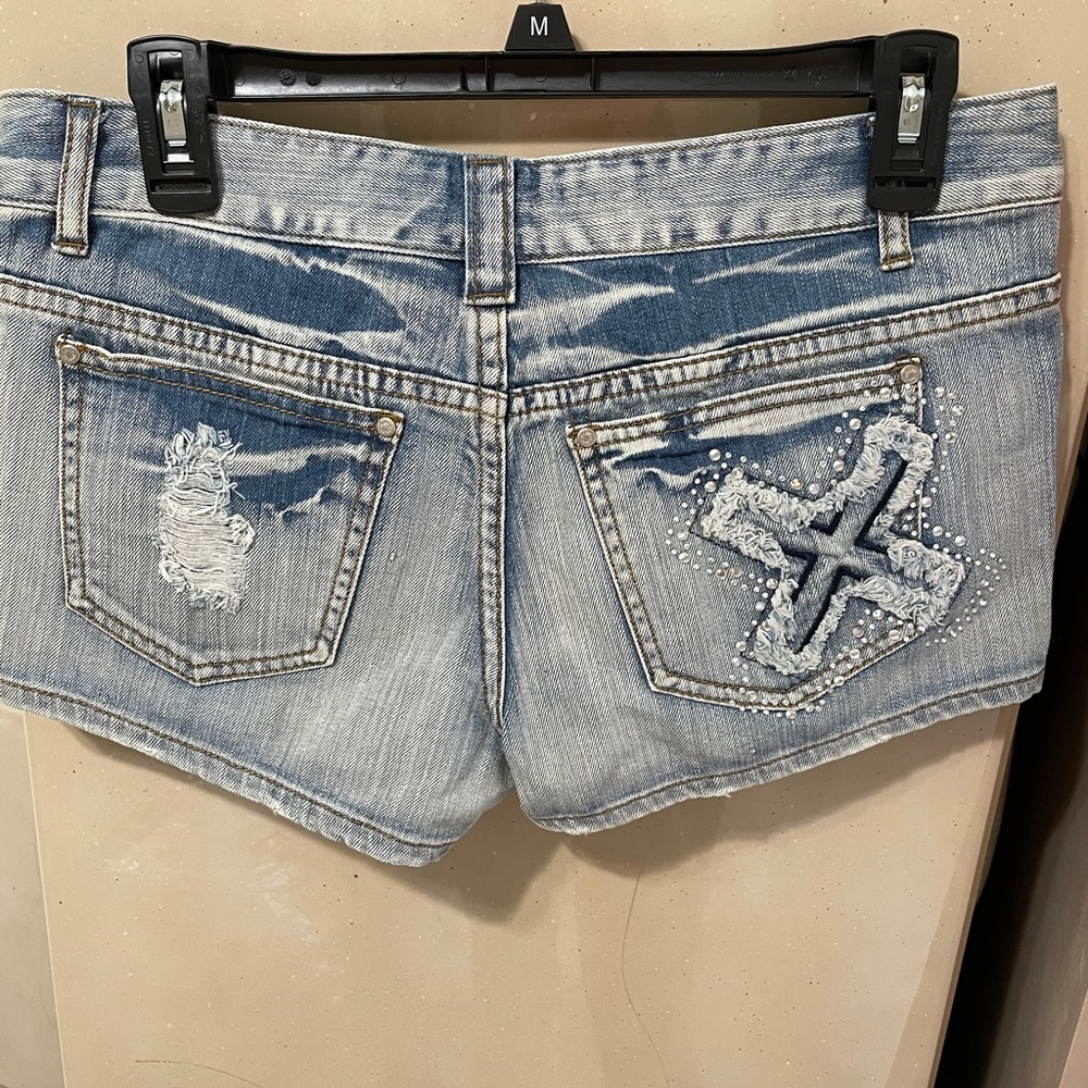 Shorts - Picture 2 of 3